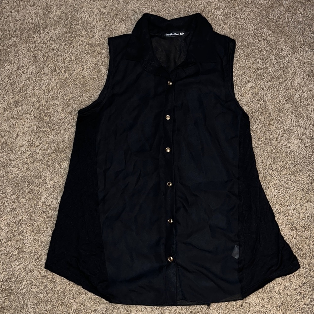 Sleeveless shirt